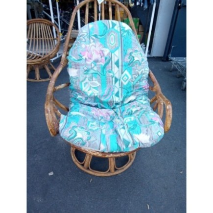 FAUTEUIL EN ROTIN AVEC APPUI-TETE