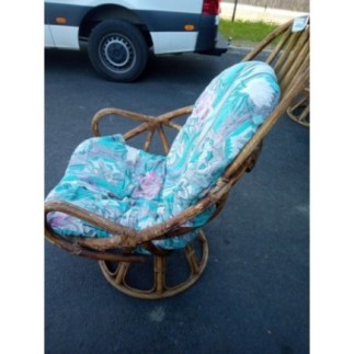 FAUTEUIL EN ROTIN AVEC APPUI-TETE