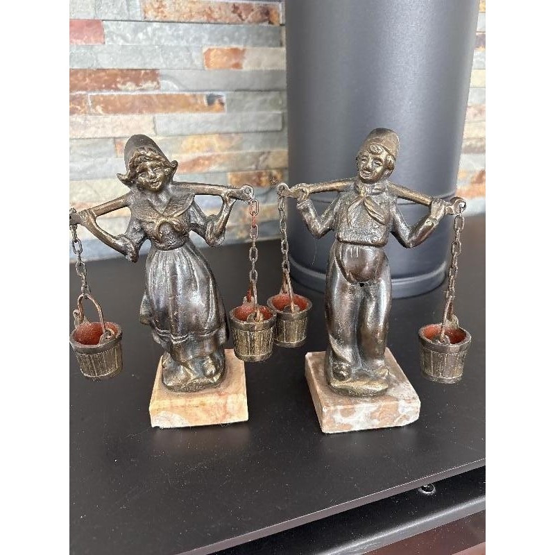 LOT 2 STATUETTES 