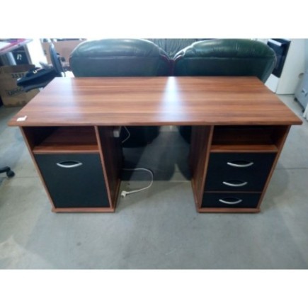 BUREAU  147*66.5*76 1 PORTE + 3 TIROIRS
