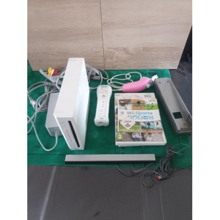 CONSOLE.WII  AVEC UNE MANETTE ET 1 NUNCHUK ET JEUX  