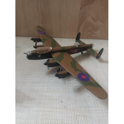 FIGURINE AVION BOMBER LANCASTER EN METAL
