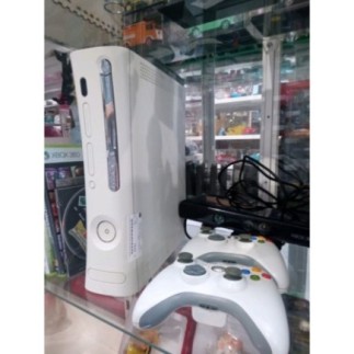 XBOX360 2 MANETTES 1 KINECT ET 7 JEUX 