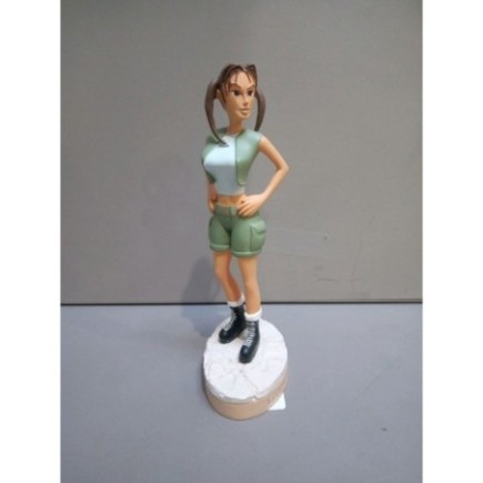 FIGURINE TOMB RAIDER  COUETTE