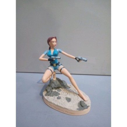 FIGURINE TOMB RAIDER  ACCROUPIE