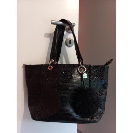 SAC NOIR GUESS TAILLE HAUTEUR 26 CM X  LONGUEUR 42 CM X LARGEUR 14.5 CM