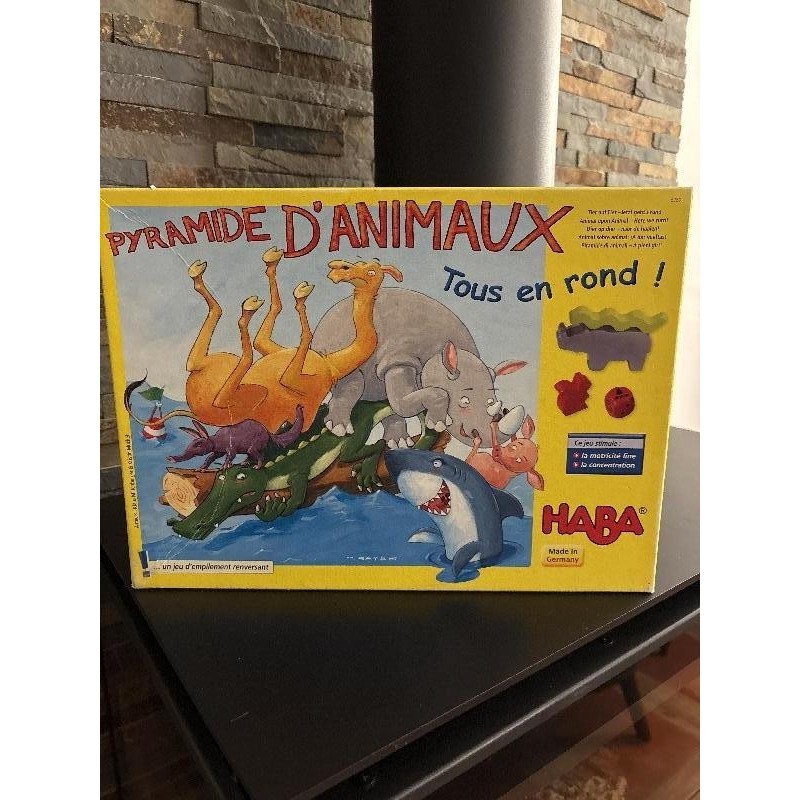 PYRAMIDE D’ANIMAUX TOUS EN ROND