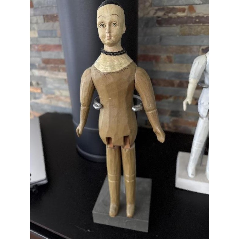 1 STATUETTE BOIS BEIGE 