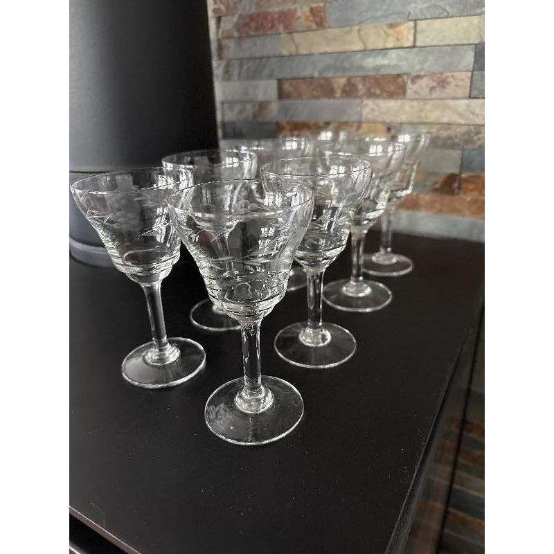 8 VERRES VINTAGE GRAVE 