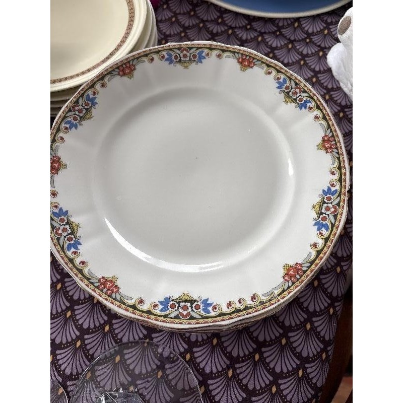 8 ASSIETTES PORCELAINE ANCIENNE 