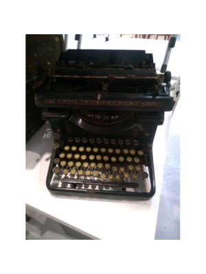 ANCIENNE MACHINE A ECRIRE JAPY