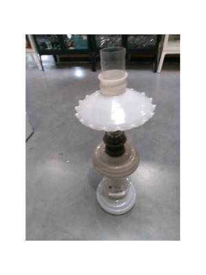 LAMPE ANCIENNE A PETROLE + OPALINE