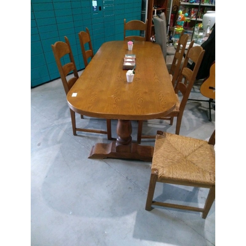 table monastaire avec 6 chaise 